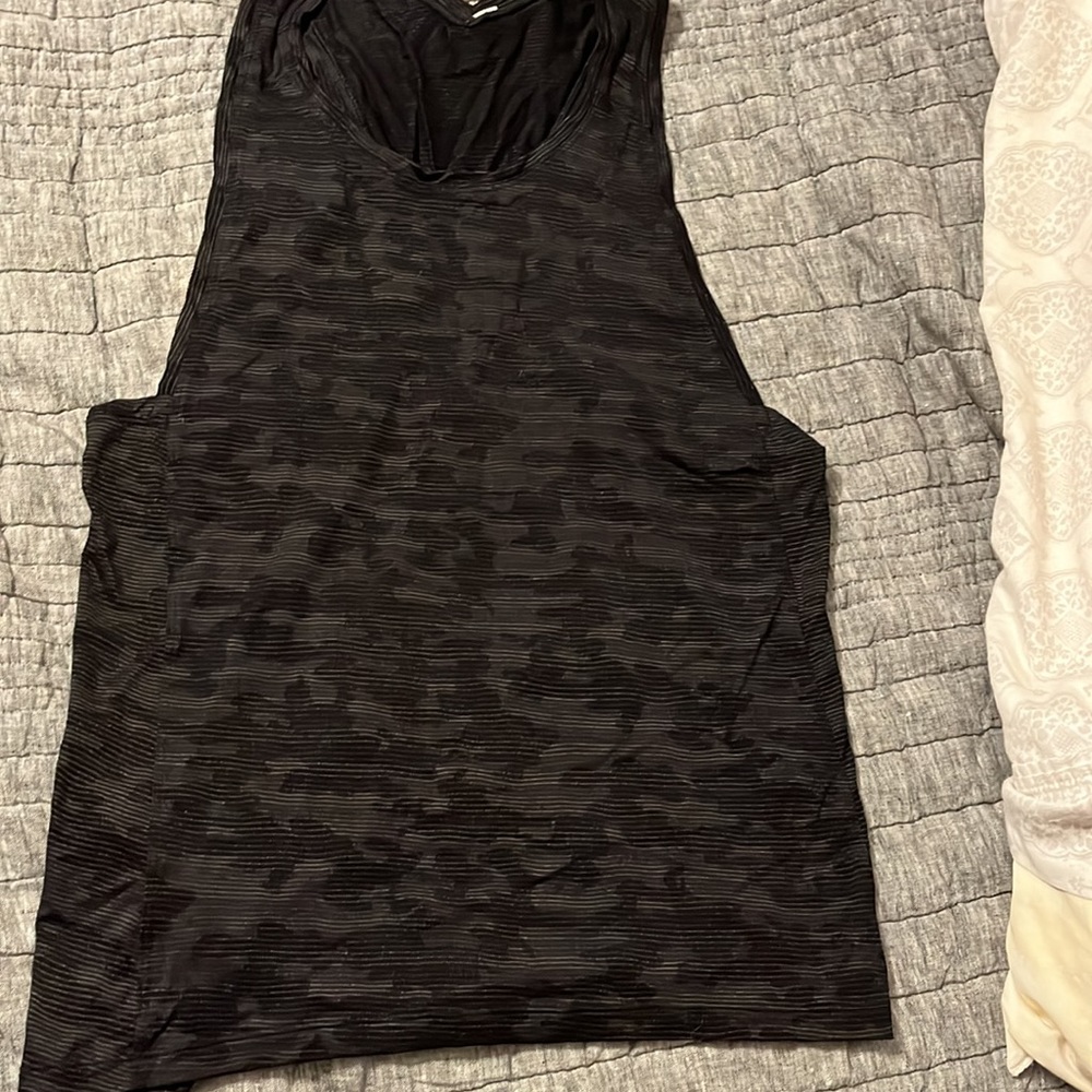 Lululemon Black camo tank, size 6